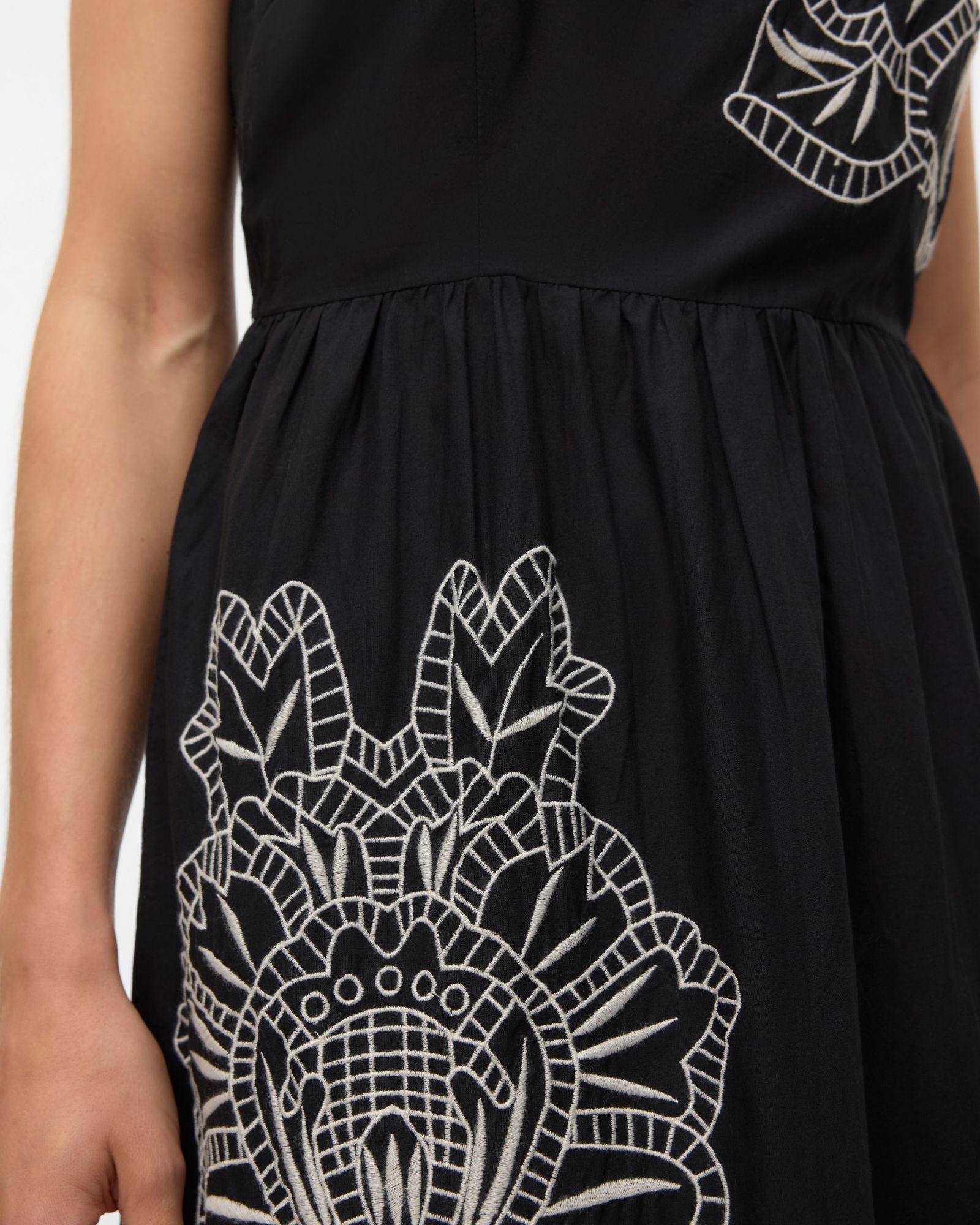 VMCINDY EMBROIDERED MAXI DRESS